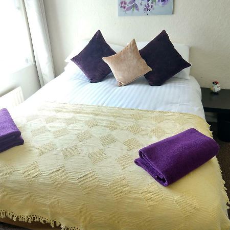 Rowe Gardens - Self Catering - Guesthouse Style - Comfortable Twin Or Double Rooms - Quiet Residential Area Workington Eksteriør billede